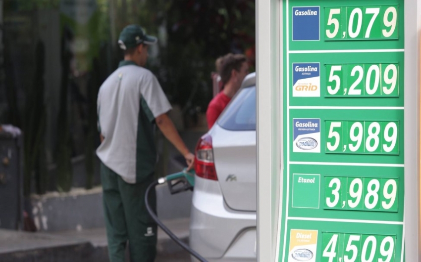 Partidos questionam decreto que obriga postos a informarem preos de combustveis antes da reduo do ICMS